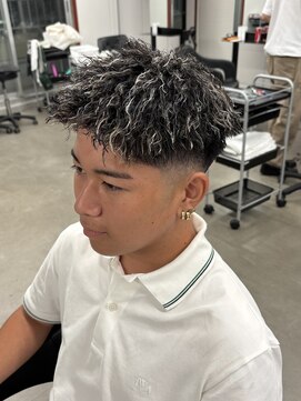 フライ 東通り店(Frei) ホワイトメッシュツイストパーマ