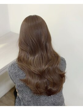 イオエ(ioe) ミディアムレイヤー/ツヤ髪スタイル/グレージュ/ショートボブ