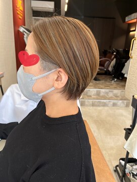 モアヘアーセカンド(MORE-HAIR Second) ツーブロックショートのハイライトグレージュ