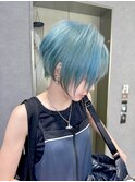 ショートカット　前下がり　ジェンダーレス　派手髪