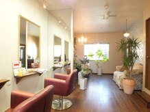 ヘアーサロン アンジュロ(hair salon angelo)の雰囲気（ゆったり落ち着ける空間が◎）