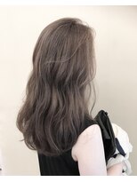 ヘアースペース ブイ(hair space V) ミルクティーアッシュベージュ×ワンレンロング