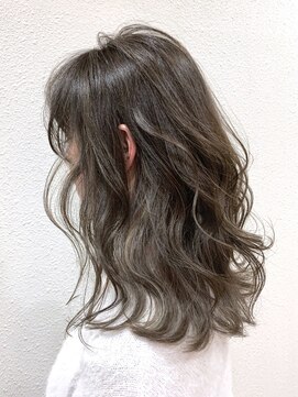 ジーナ バイ アルティナ(Dina by artina) 波巻きセミディ×ハイライトカラー【Dina立川】