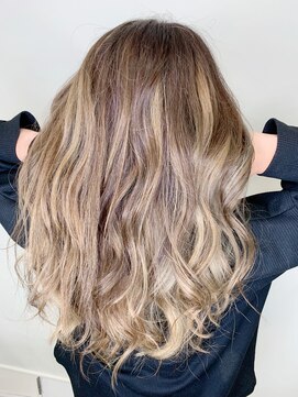 トリニティ(trinity) 外国人風バレイヤージュ☆ナチュラルロング