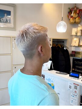 ヘアアートパーリオ 飾磨店(hair art PALIO) フェードカット/ホワイトカラー