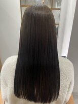 ココノサロン ハナレ(cocono salon HANARE)&nbsp;赤み消し　グレージュカラー　ストレートスタイル