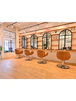 店内のインテリアは優しく淡い色合いで統一☆お客様一人一人の想いに寄り添いあなたのなりたいを叶えます＊