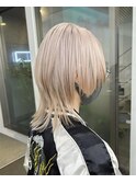 ホワイトベージュのハイトーンカラー