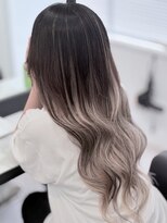 エリーツ(elyts) シールエクステでグラデーション