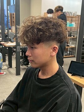 リッチブランドアンドコー(Rich Brand&Co) スペインカール ハイライトカラー　メンズカット　メンズパーマ