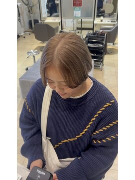 マティス 室見店(MATISSE) 透明感ベージュの丸みショート。