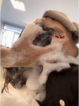 イズミー(is me.)の写真/お悩みや髪の状態に合わせて選べるヘッドスパ♪頭皮環境を整えることで、健康的な美髪へ導く◎