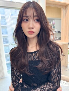 ジル ブラン 福岡(JIL BLAN)の写真/ミディアム・ロングヘアと抜群の相性を誇るハイライト★顔周りにも気遣ったカットで美しいデザインを提案♪