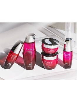 透明感＆質感をKeep!!蓄積ダメージをも美髪に変える高い技術で理想を実現。より美しく魅せるスタイルへ