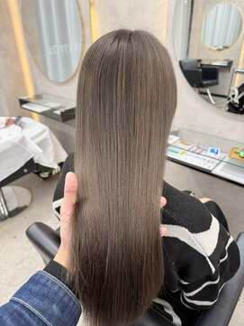 黒髪クラゲヘアーオリーブグレー小顔ココアベージュ
