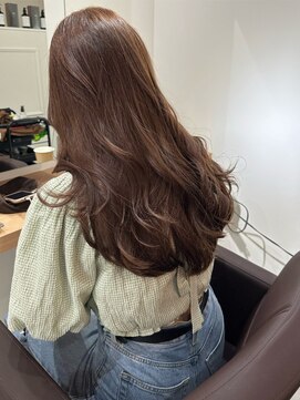 カミエ(kamie) ブラウンカラーが映えるツヤ感ロングヘア
