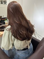 カミエ(kamie) ブラウンカラーが映えるツヤ感ロングヘア
