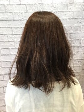 ミーティア バイ クアトロ(Meteor By QUATRO) ブラウンカラーでナチュラルなミディアムスタイル