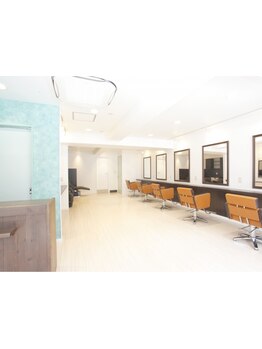 【美髪づくり専門店】明るく気さくなスタッフ揃いで悩み相談しやすい♪自慢のシャンプーテクで癒されて☆