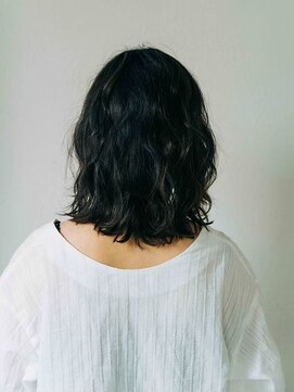 イコール バイ プロデュース 町田駅前店(equal by Produce) 無造作ミディアムウェーブ