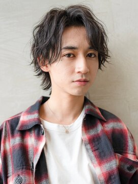 イオ 本厚木(io) 波巻きスパイラルパーマウルフアッシュブラックセンターパート