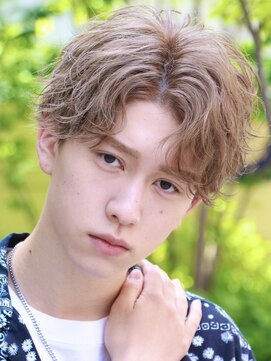 オーシャントーキョー 大阪(OCEAN TOKYO) ハイライトミルクティーベージュツーブロックメンズマッシュ