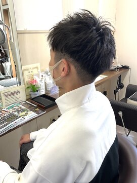 コアフィールフィス(COIFFURE fils) 【見附 今町】刈り上げアップバング 似合わせカット ツーブロ