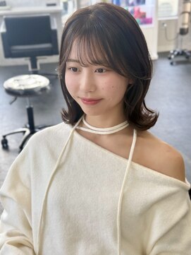 コアブラン 原宿 明治神宮前(CORE blanc) ミディアムレイヤー/くびれ巻き/クラゲヘアー/くすみベージュ