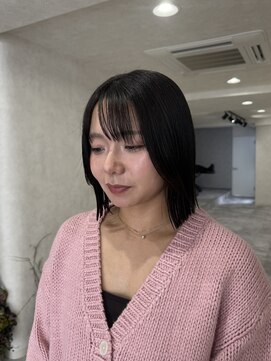 ホワイト(WHITE) ぱっつん外ハネボブ