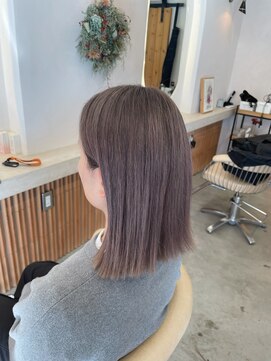 ザイエロー(THE YELLOW) グレージュカラーのきりっぱボブスタイル♪