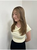 ハイトーンベージュ×20代レイヤースタイル