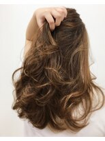 エメラ ヘア ドレッシー(EMERA hair Dressy) ハイライト立体カラーで目を引くグラマスロング☆