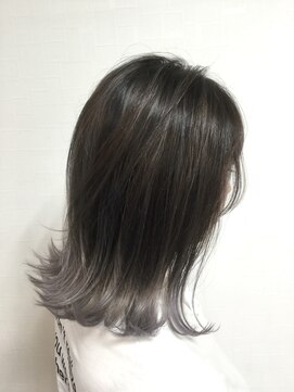 ヘアートルウィ(HAIR Tleu'i) 3Dグラデーションカラー☆外ハネミディアムボブ