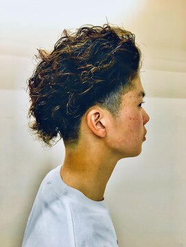クリブフッド(CribHood) ローフェード×バックツイストパーマ