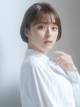 エミュ 表参道 青山(emu) 【emu井上信洋】耳にかけても美しい小顔丸みショート【エミュ】