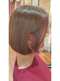 ビンクイヤリングカラー　ショートボブ