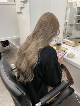 リアン バイ キートス(Lien by kiitos) ミルクティーベージュ/ハイトーンカラー/ゆるふわ巻き/シナモン