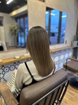 ヴォロ(VOLO)の写真/経験豊富なスタイリストがマンツーマンで担当！髪のお悩みやご要望にしっかりと耳を傾けてくれるサロン♪