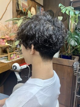 ヘアスタジオ ナンバーナイン Hairstudio No.9の写真/【本厚木駅5分】骨格・髪質・雰囲気に合わせた清潔感あふれるヘアスタイル◇メンズパーマ・眉カットも◎
