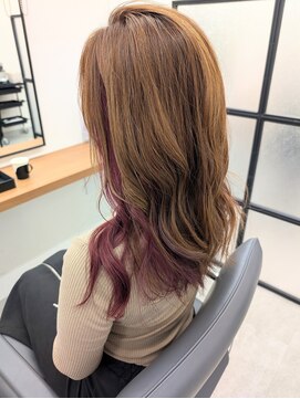アイティ バイ イロヘア(aiti by ilo.hair) ベージュ×ピンクパープルインナーカラー