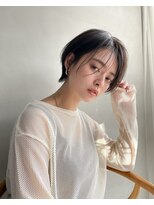トゥナ 六角(Tuna) 前髪長めハンサムショート