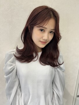 ミラ(MIRA) ワインレッドカラー／秋カラー／くびれスタイル／レイヤーカット