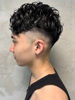 ディスイズバーバーサード(THIS IS BARBER 3rd)&nbsp;ナチュラルパーマ スキンフェード 束感パーマ ツーブロック