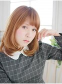 重めのミディアムヘアー