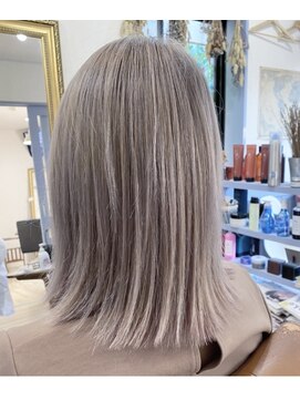 アイリス トーキョー(IRIS Tokyo) ホワイトアッシュ