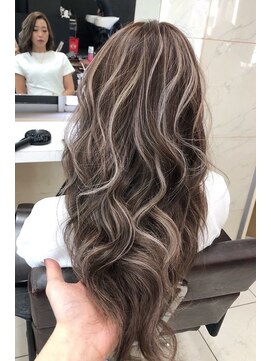 リア 大阪梅田(Ria) ～ハイライトカラー～【Ria 大阪 梅田】