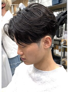 リヴ オオサカ(LIV OSAKA) センターパート ニュアンスパーマ 毛流れパーマ カルマパーマ