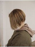 白髪ぼかしハイライト/前下がりショート