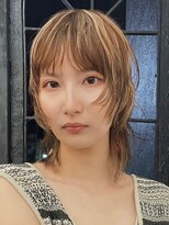 カムジーヘッドカミノウラ(COMEGHEAD KAMINOURA)&nbsp;ブリーチダブルカラー顔周りレイヤーカットミルクティーベージュ