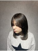 寒色の艶感グレージュカラー